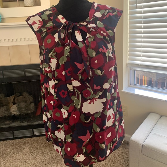 Floral sleeveless shirt. - Picture 1 of 6
